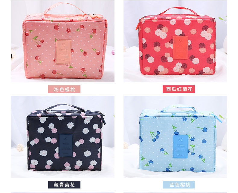 Show de color de la bolsa de almacenamiento cosm&eacute;tico de las mujeres.