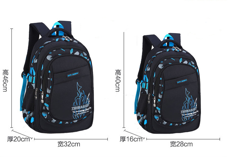 Tama&ntilde;o de la mochila de la escuela de adolescentes