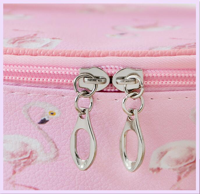 Caja cosm&eacute;tica de PU con cremallera doble.